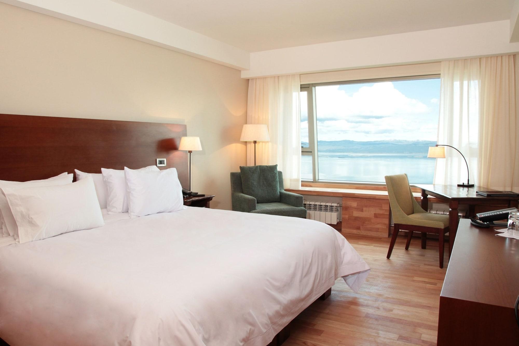 Arakur Ushuaia Resort & Spa Екстериор снимка A room at the Hotel Lake Titicaca