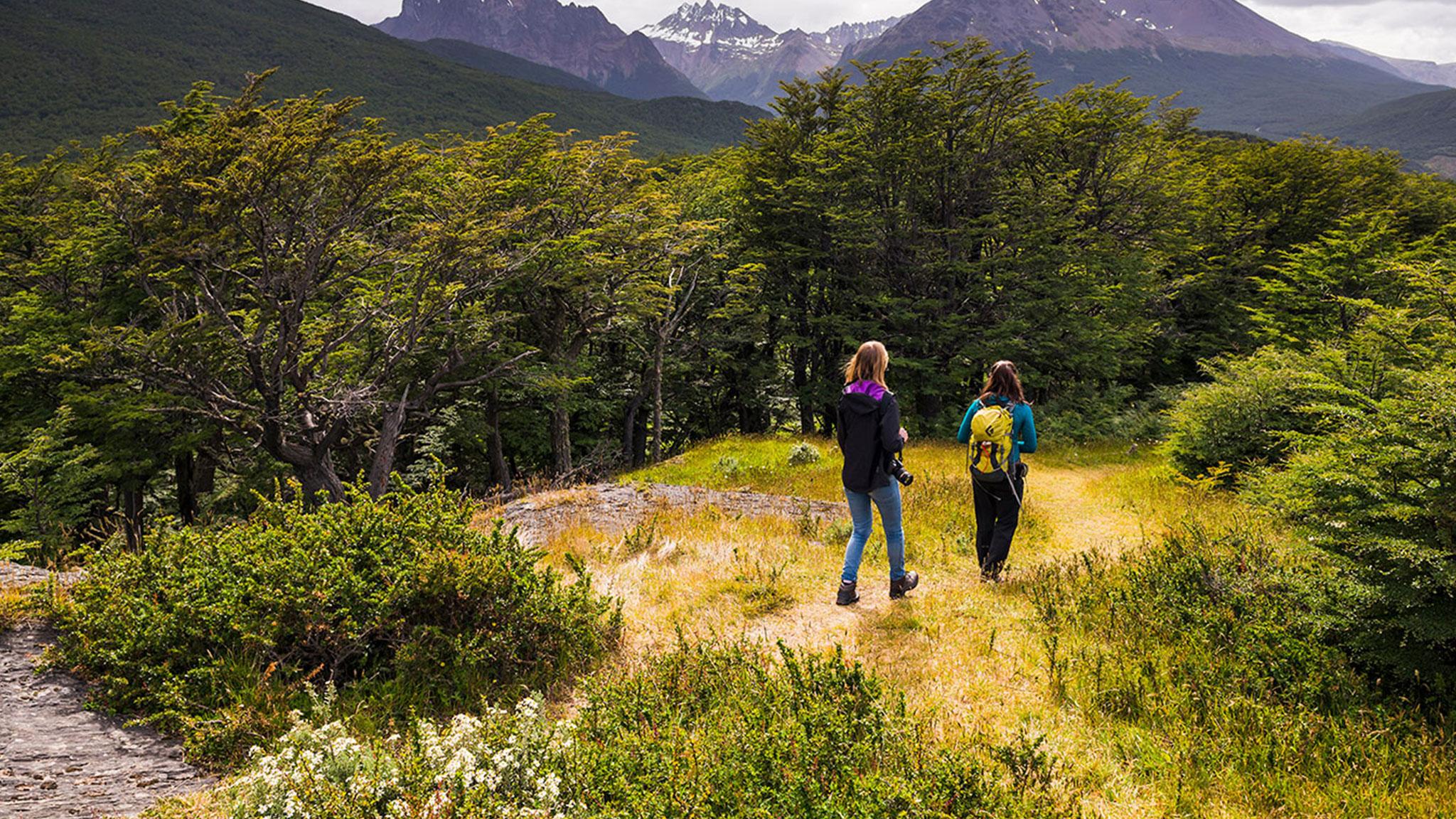 Arakur Ushuaia Resort & Spa Екстериор снимка Hiking in Torres del Paine National Park