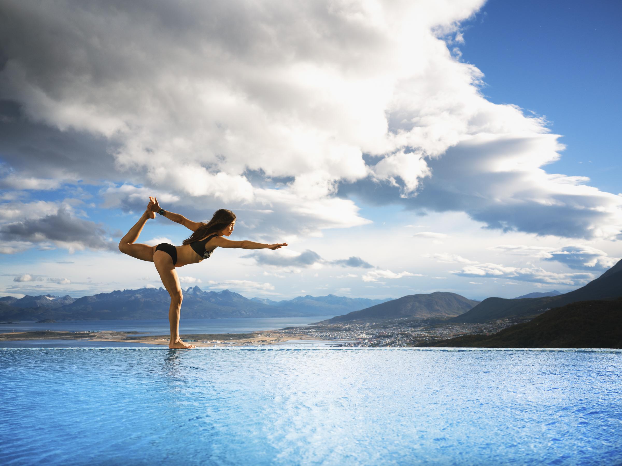 Arakur Ushuaia Resort & Spa Екстериор снимка A woman practicing yoga